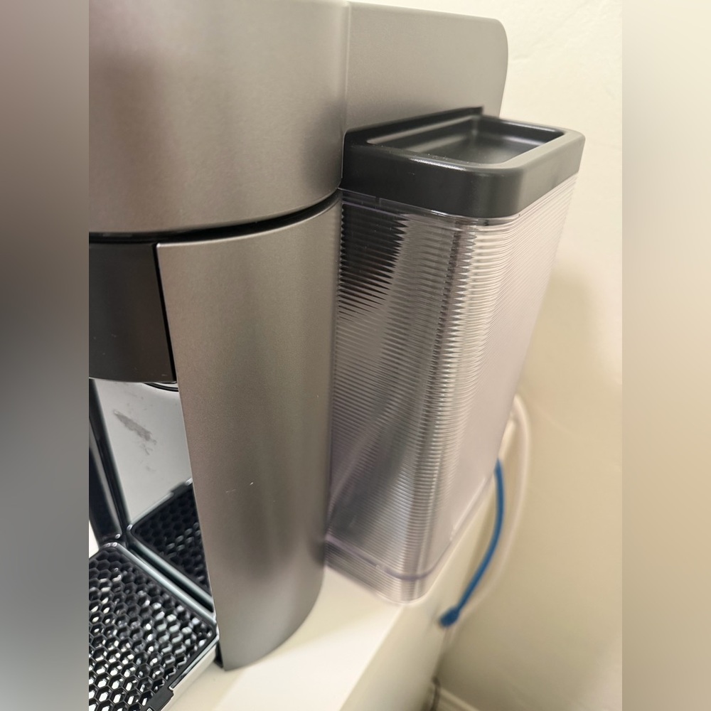 Nespresso Vertuo Coffee and Espresso Maker by De'Longhi, Titan (EUC) - Picture 11 of 17